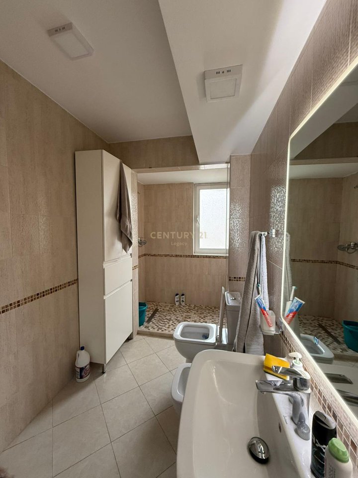 Shitet apartament 1+1 në zonën e Oxhakut