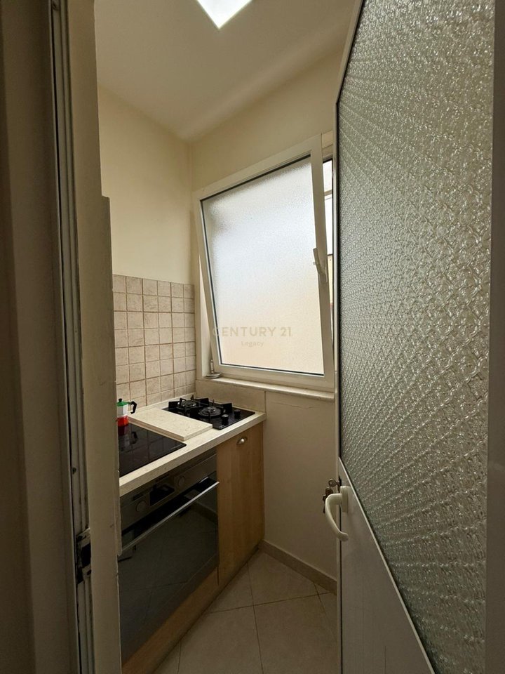 Shitet apartament 1+1 në zonën e Oxhakut