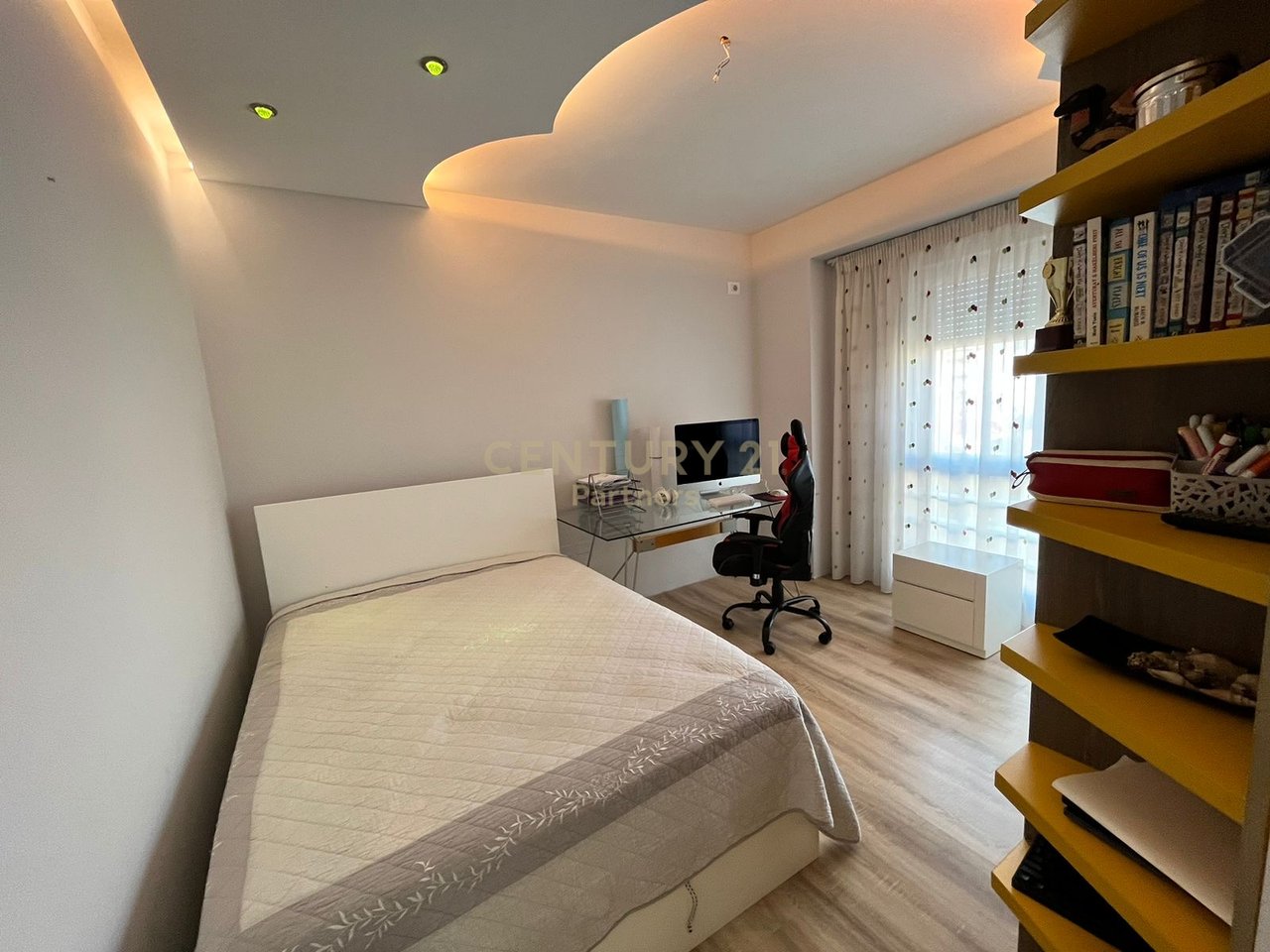 3+1+2 ME QIRA NE KOMPLEKSIN MAGNET.