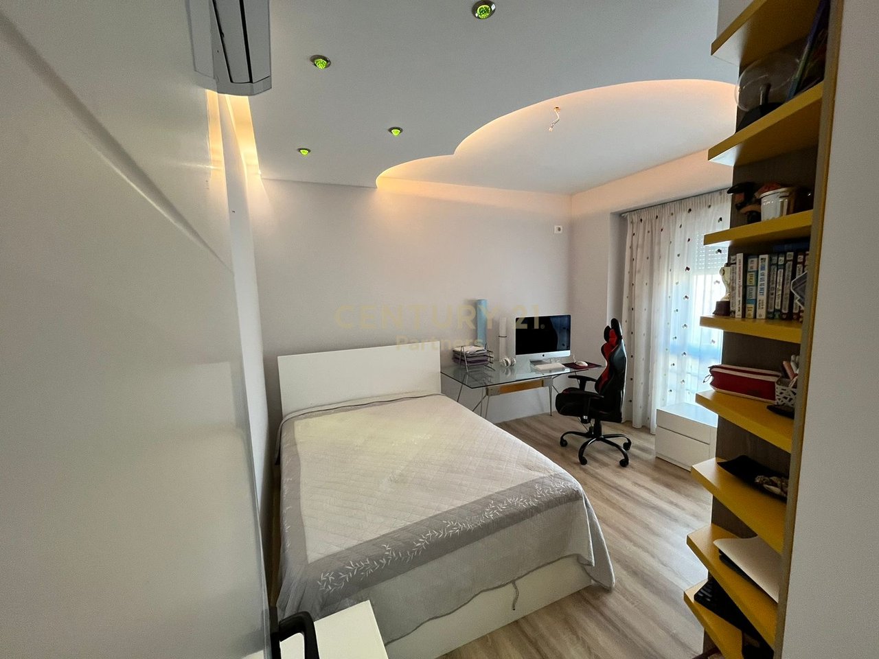 3+1+2 ME QIRA NE KOMPLEKSIN MAGNET.