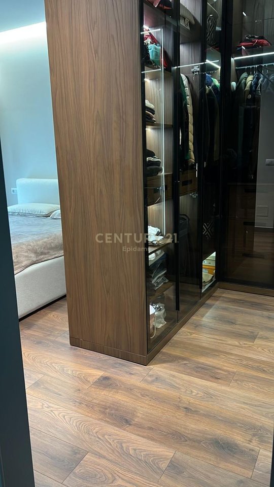 Apartament 2+1+2 + Post Parkimi – Kompleksi Marga, Bulevardi i Ri !!