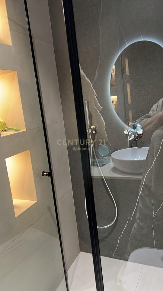 Apartament 2+1+2 + Post Parkimi – Kompleksi Marga, Bulevardi i Ri !!