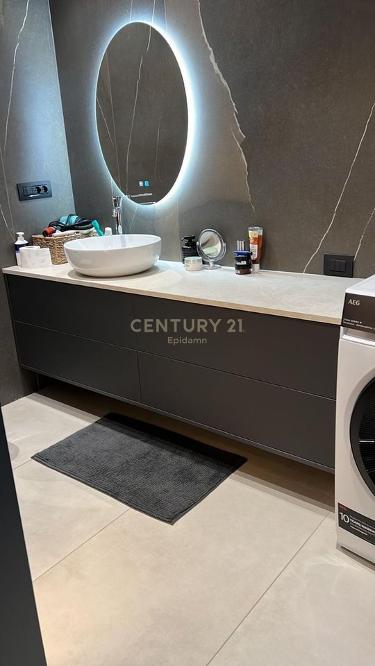 Apartament 2+1+2 + Post Parkimi – Kompleksi Marga, Bulevardi i Ri !!