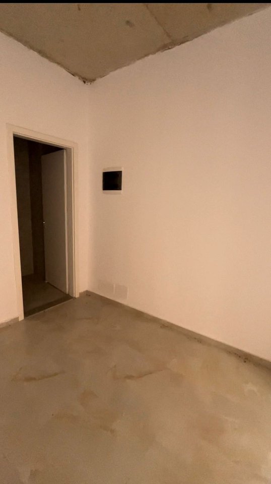 Locale Commerciale in Affitto ad Ali Demi presso il Complesso Mangalem, Tirana