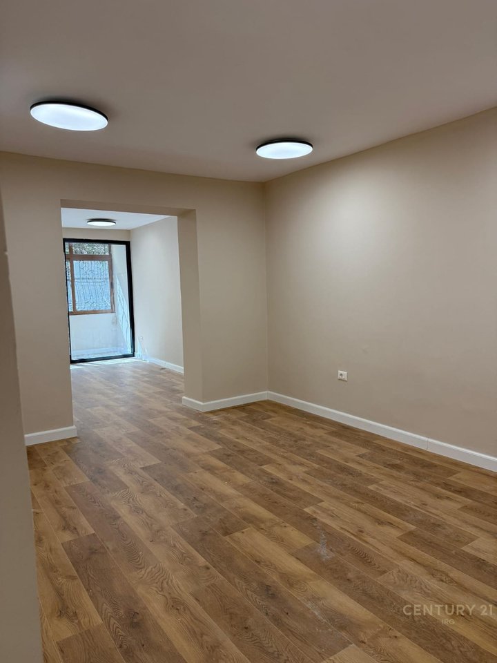 APARTAMENT 2+1 PER SHITJE PRANE PETRO NINIT!