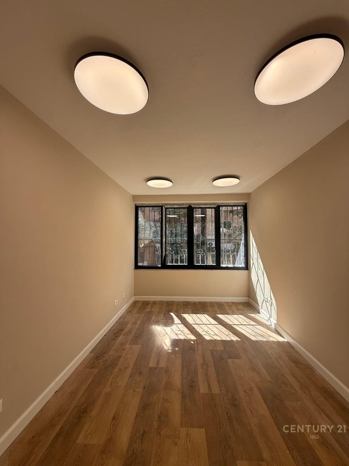 APARTAMENT 2+1 PER SHITJE PRANE PETRO NINIT!