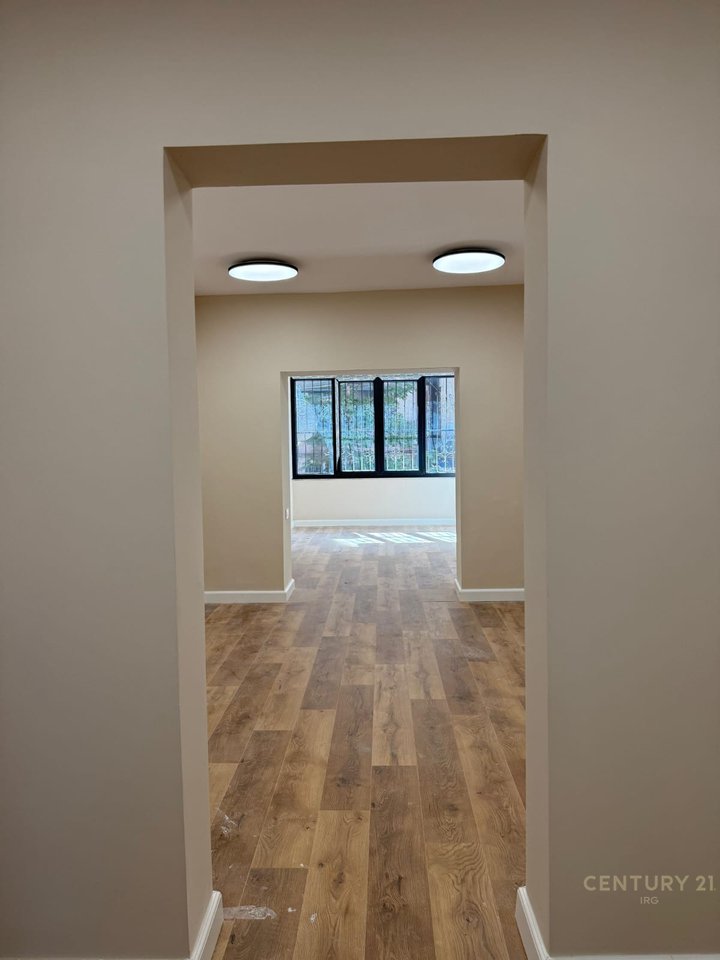 APARTAMENT 2+1 PER SHITJE PRANE PETRO NINIT!