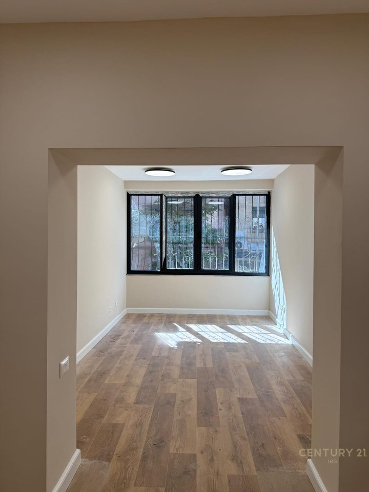 APARTAMENT 2+1 PER SHITJE PRANE PETRO NINIT!