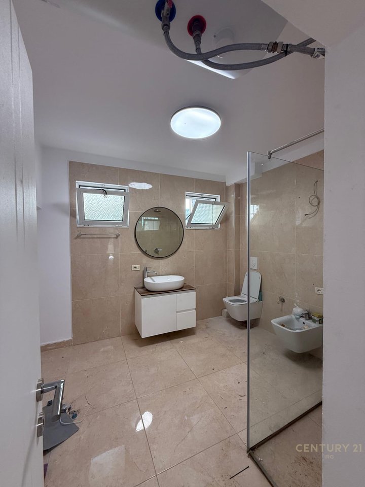 APARTAMENT 2+1 PER SHITJE PRANE PETRO NINIT!