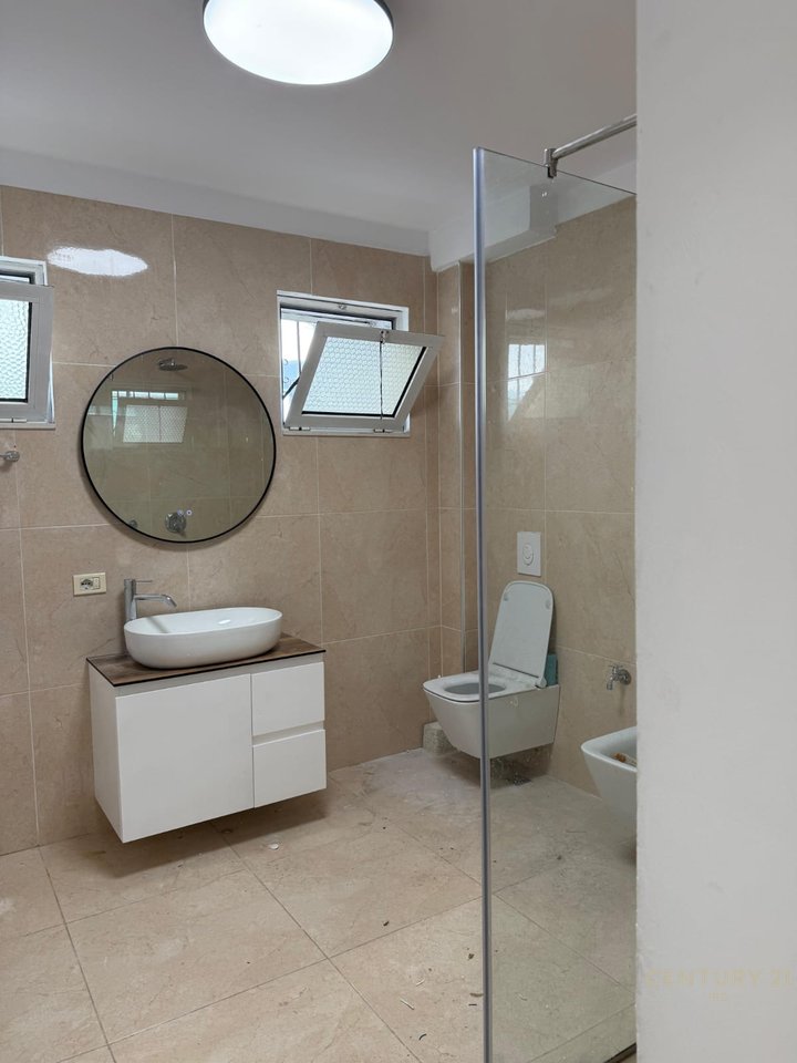 APARTAMENT 2+1 PER SHITJE PRANE PETRO NINIT!