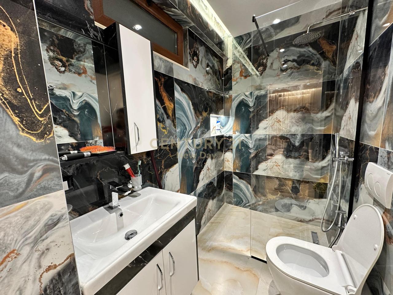 JEPET APARTAMENT ME QIRA 2+1+2 ME PAMJE DETI NE CURRILA!