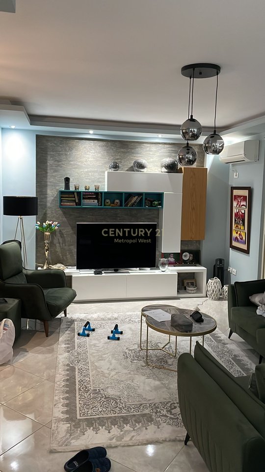 Appartamento 2+1+2 bagni, con posto auto in vendita - Fresku Tirana!