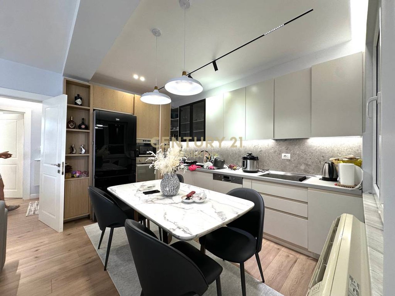 SHITET APARTAMENT 3+1+2  REZIDENCA KODRA E DIELLIT 1!