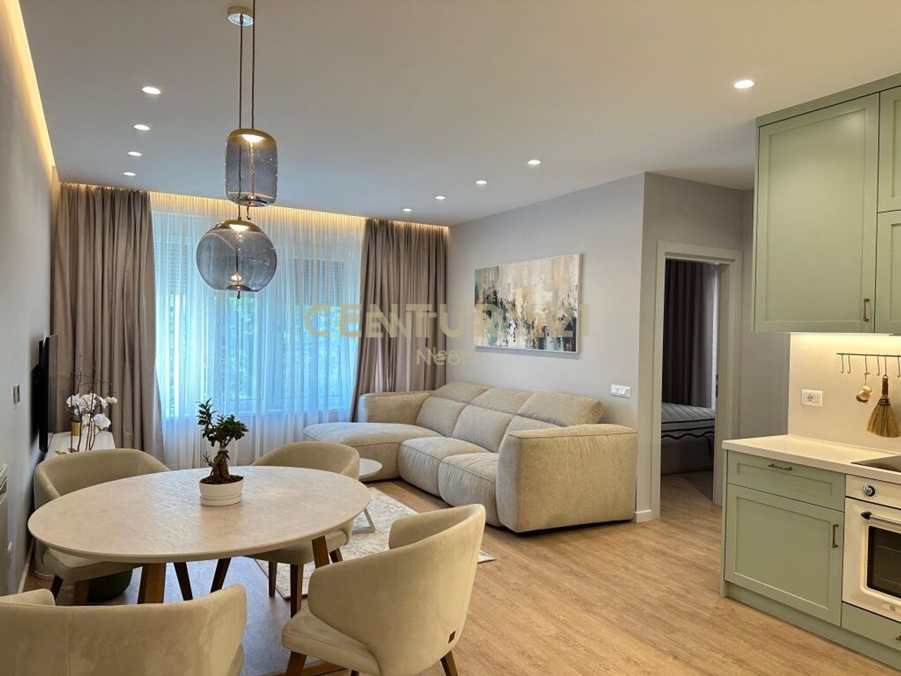 Qira, apartament modern 2+1+2 te Liqeni i Thate!