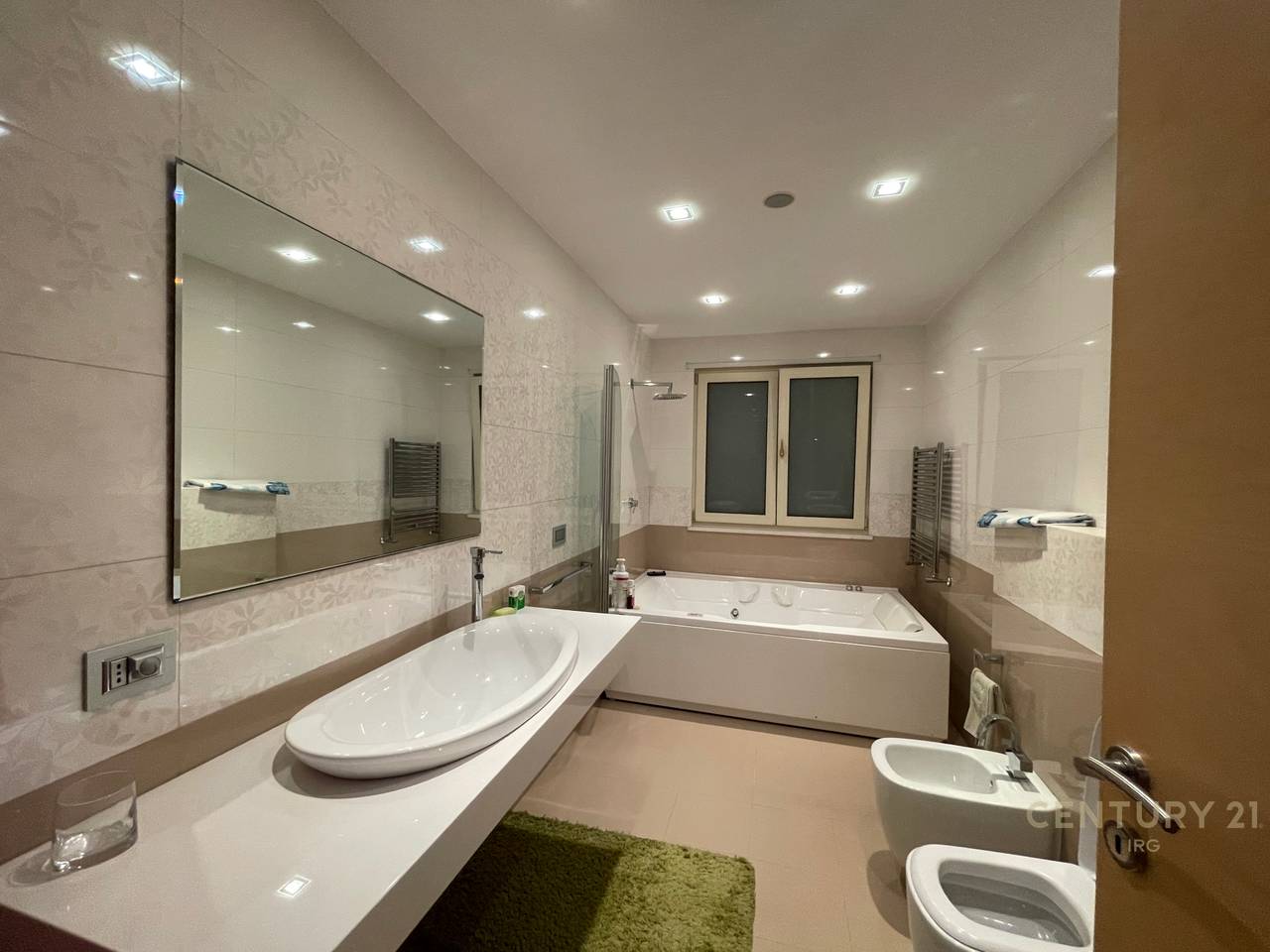 Penthouse Panoramik 565m2 ne mbikalimin e Komunes se Parisit!