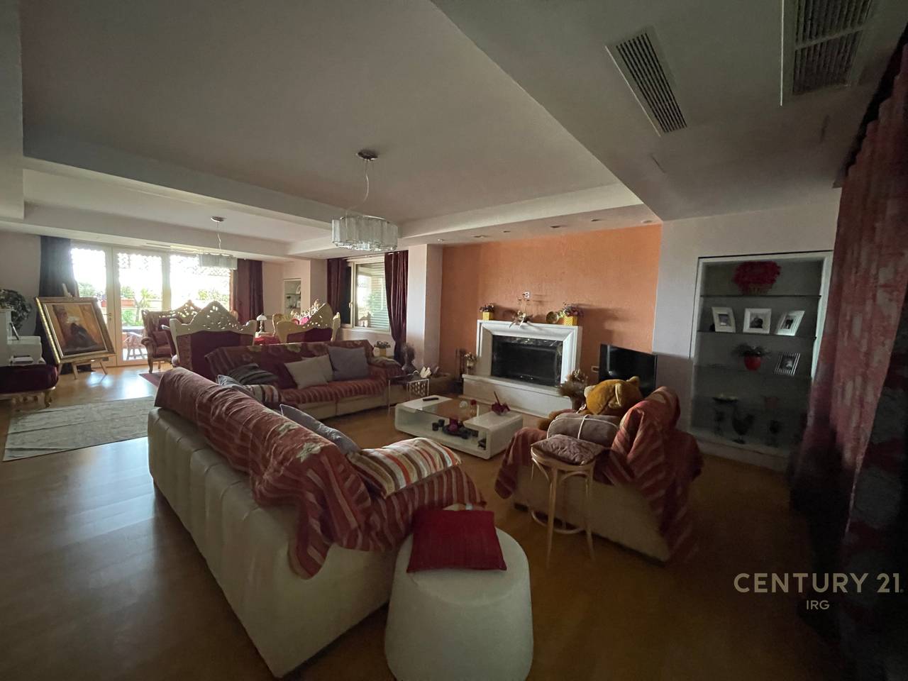 Penthouse Panoramik 565m2 ne mbikalimin e Komunes se Parisit!