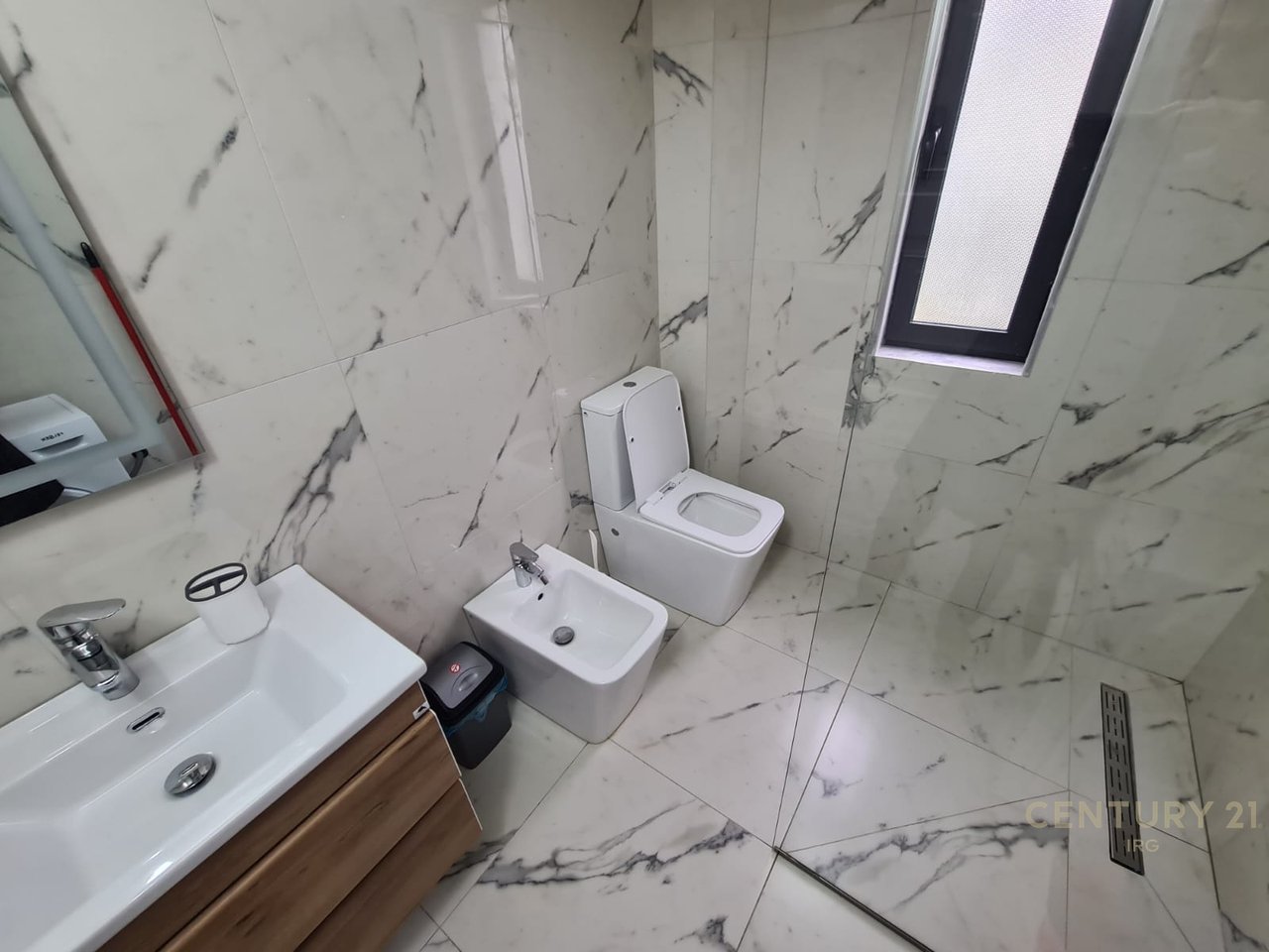 APARTMENT 1+1 ON KAVAJES STREET!