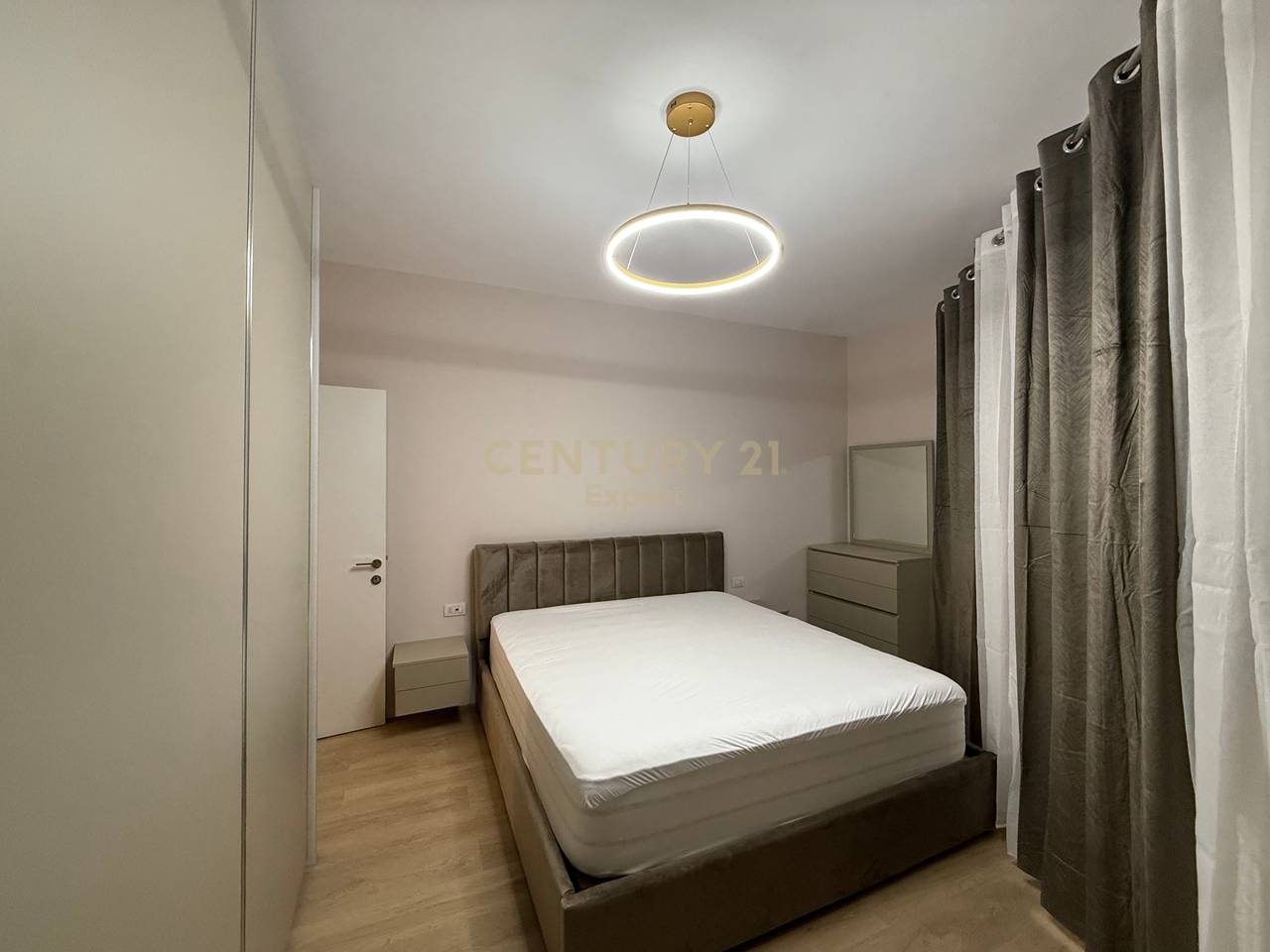 APARTAMENT 2+1 PER QIRA NE ALI DEM!