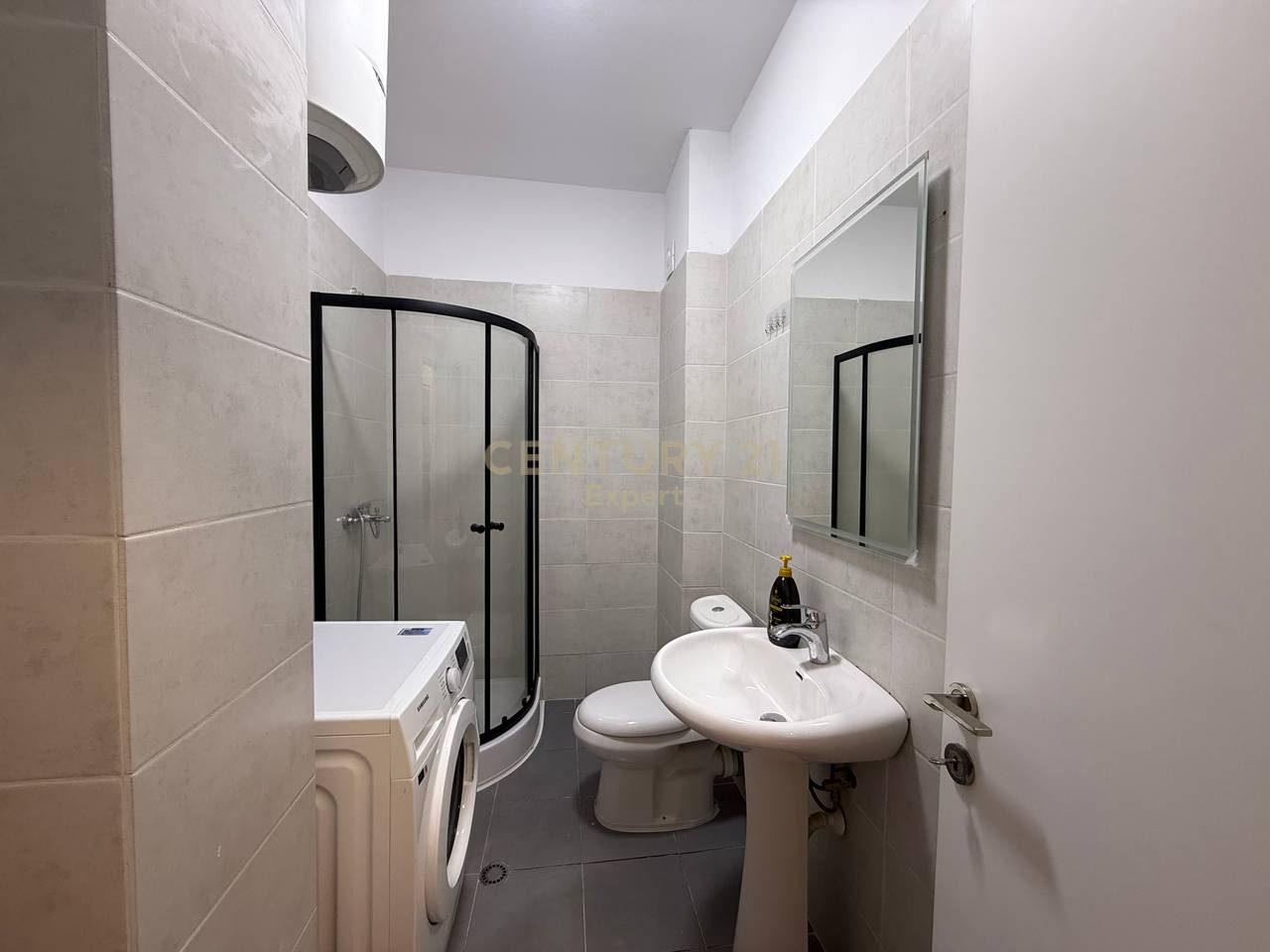 APARTAMENT 2+1 PER QIRA NE ALI DEM!