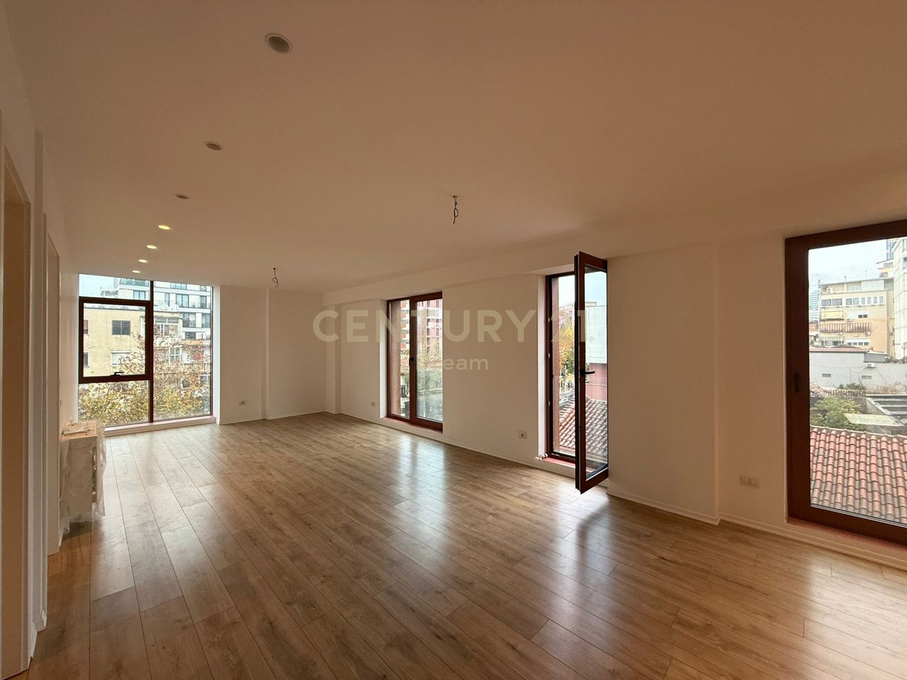 Zyre me Qira prane Qendres (Rruga e Kavajes)!