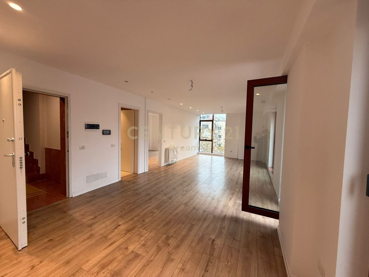 Zyre me Qira prane Qendres (Rruga e Kavajes)!