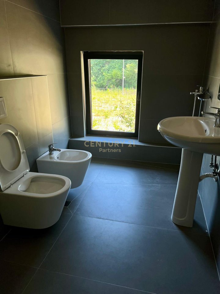 DUPLEX IN AFFITTO 3+1+2+GIARDINO PARCHEGGIO - KODRA E DIELLIT 1