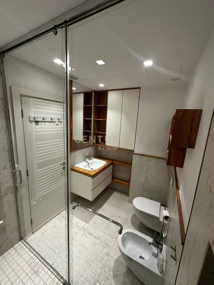 Appartamento 3+1 in affitto con 2+2 posti auto vicino al Kristal Center.