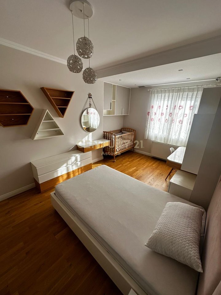 Appartamento 3+1 in affitto con 2+2 posti auto vicino al Kristal Center.