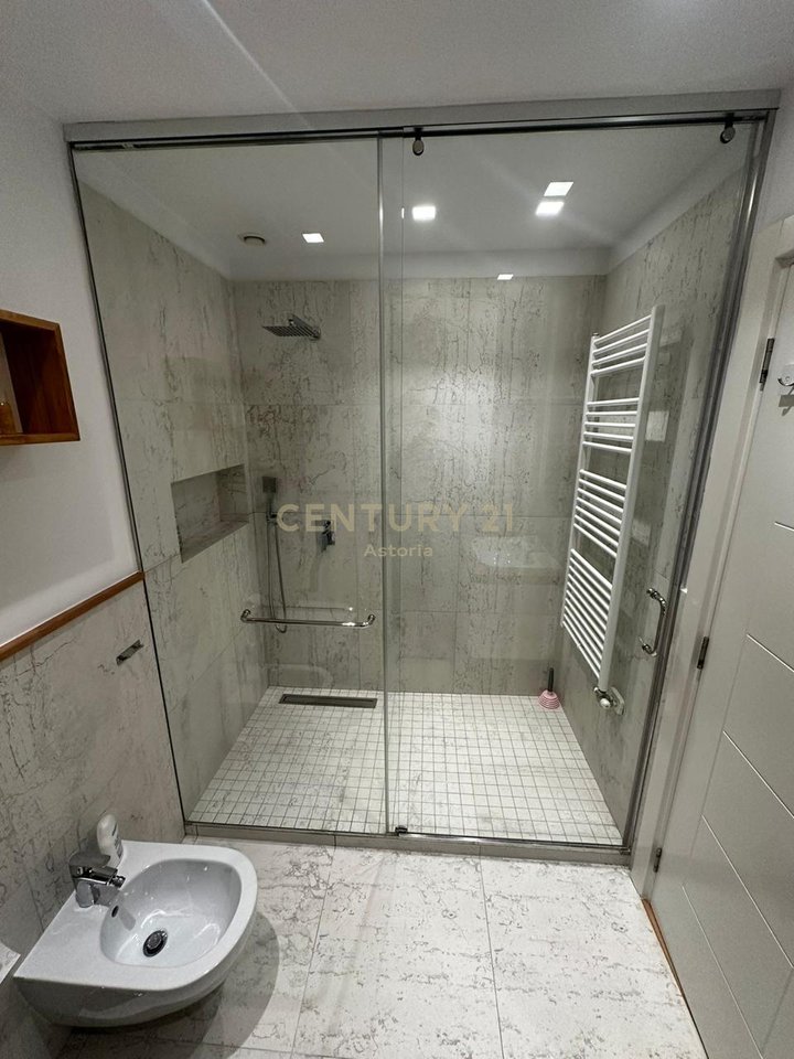 Appartamento 3+1 in affitto con 2+2 posti auto vicino al Kristal Center.