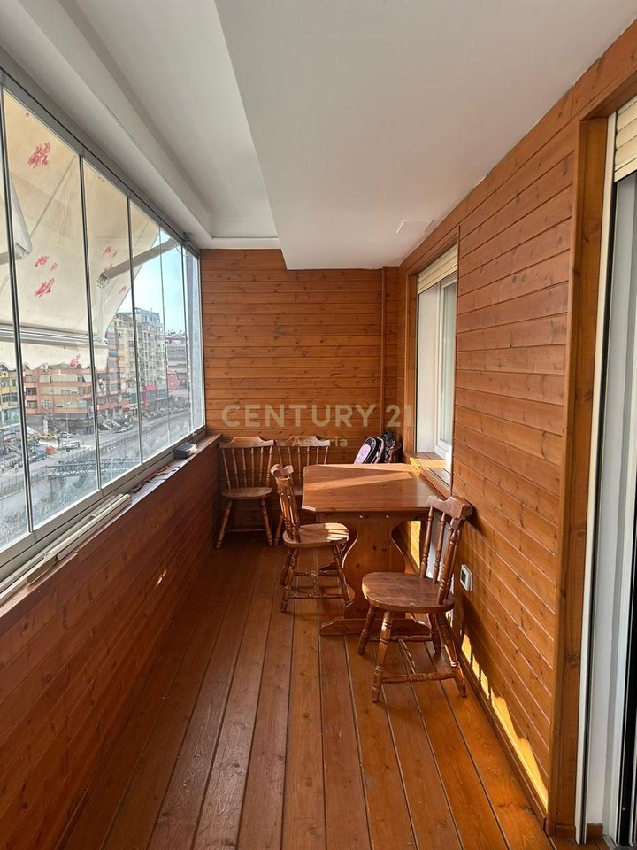 Appartamento 3+1 in affitto con 2+2 posti auto vicino al Kristal Center.