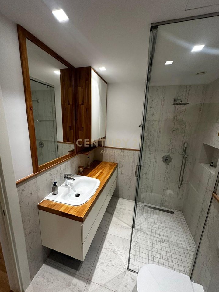 Appartamento 3+1 in affitto con 2+2 posti auto vicino al Kristal Center.