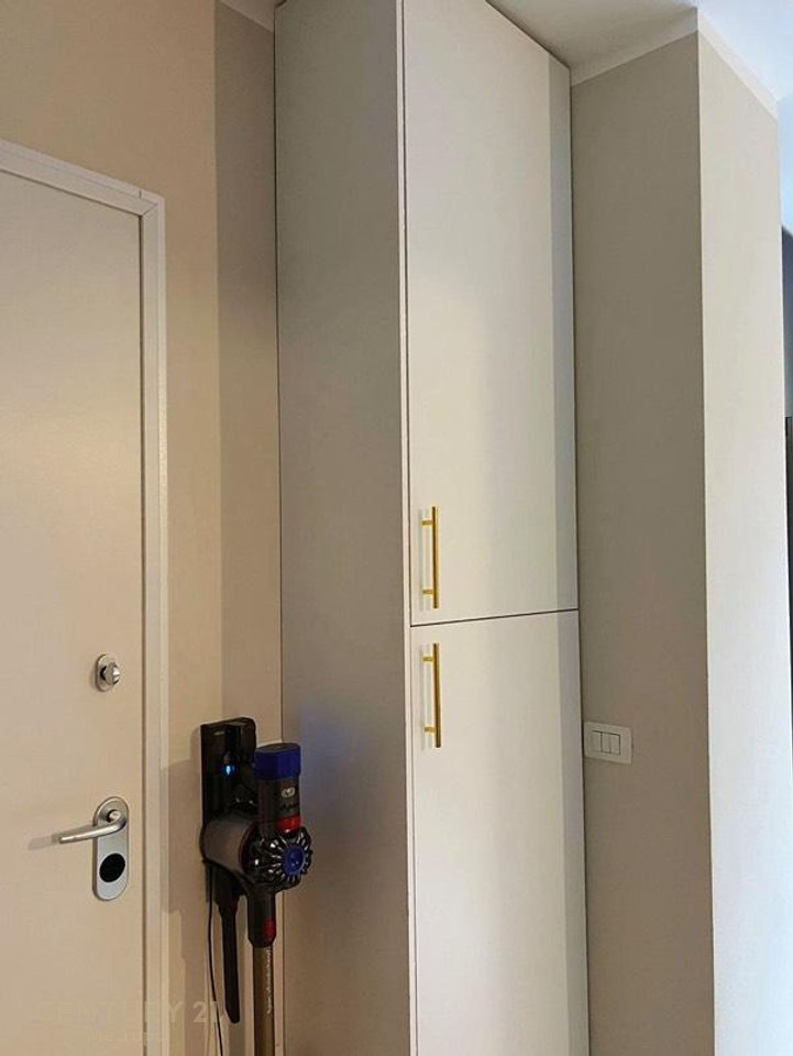 JAPIM ME QIRA APARTAMENT 1+1 TE SHKEMBI KAVAJËS, VIJË E PARË, PAMJE NGA DETI !!