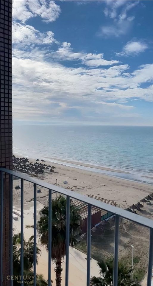 JAPIM ME QIRA APARTAMENT 1+1 TE SHKEMBI KAVAJËS, VIJË E PARË, PAMJE NGA DETI !!