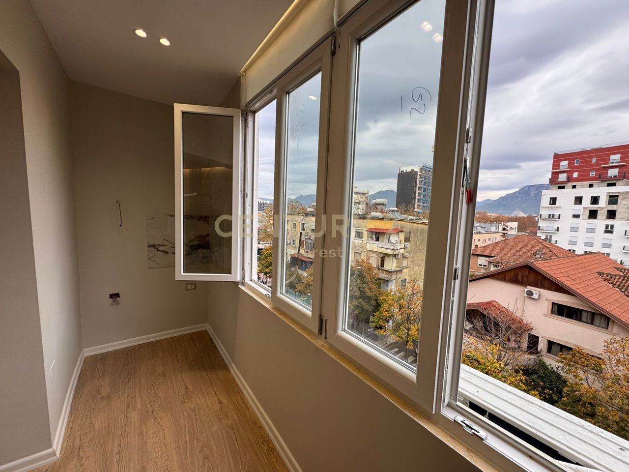 Appartamenti 1+1 e Monolocali in Vendita – Via Barricades, Tirana