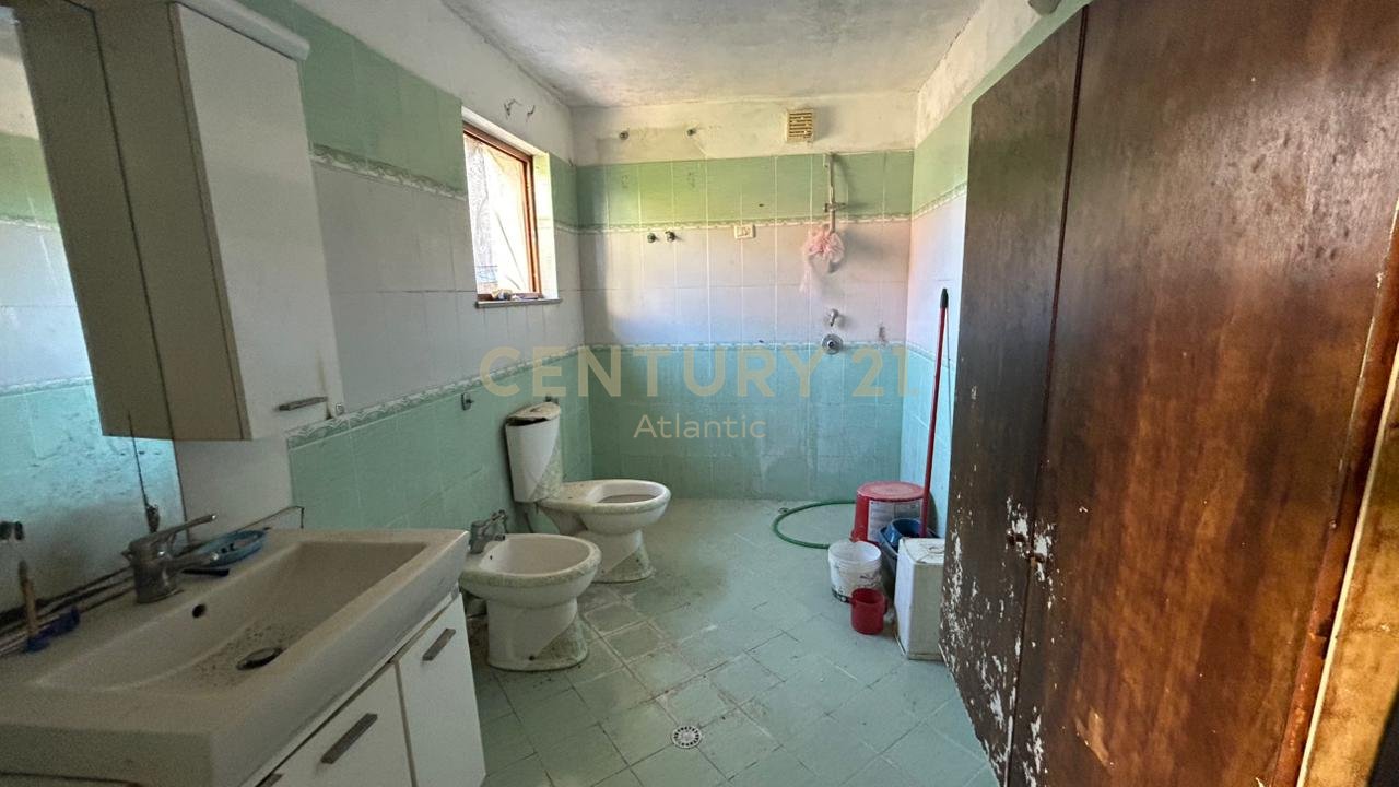 PRIVATE HOUSE 3+1 FOR SALE IN THE CENTER OF KAVAJË