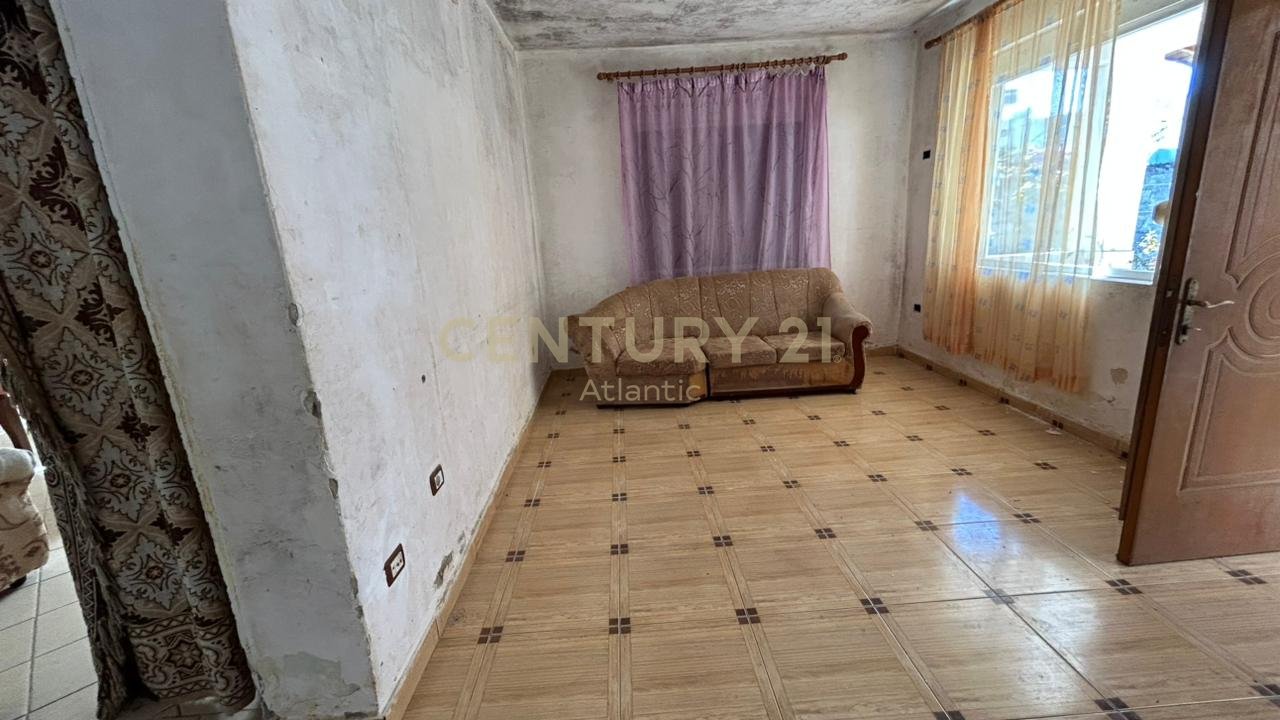 PRIVATE HOUSE 3+1 FOR SALE IN THE CENTER OF KAVAJË