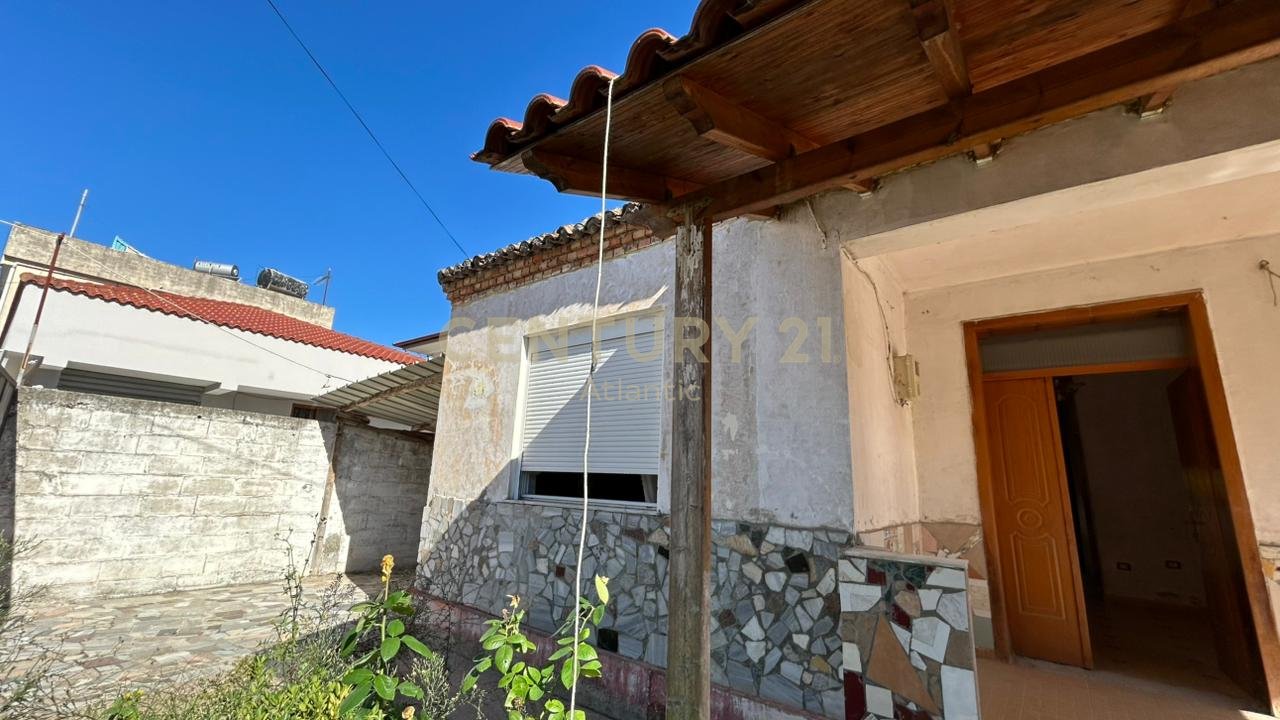 PRIVATE HOUSE 3+1 FOR SALE IN THE CENTER OF KAVAJË