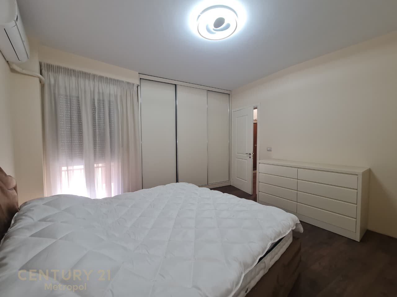 OFROJE PER QIRA APARTAMENT 1+1 NE QENDER-TIRANE!