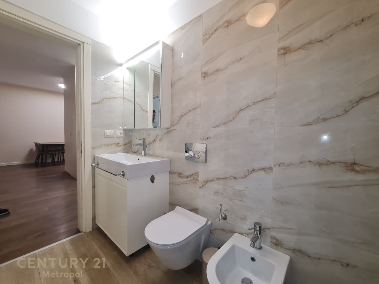 OFROJE PER QIRA APARTAMENT 1+1 NE QENDER-TIRANE!