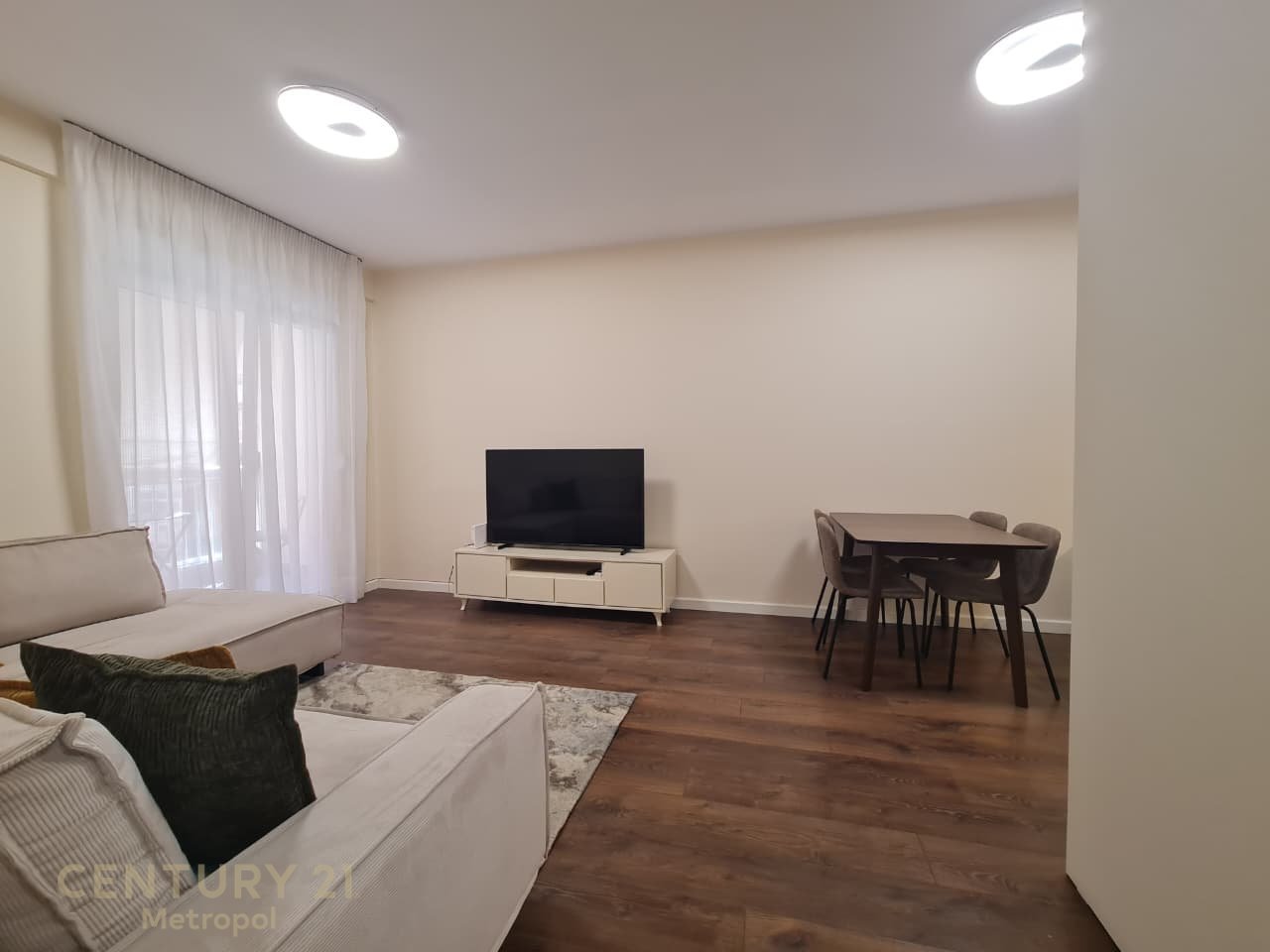 OFROJE PER QIRA APARTAMENT 1+1 NE QENDER-TIRANE!