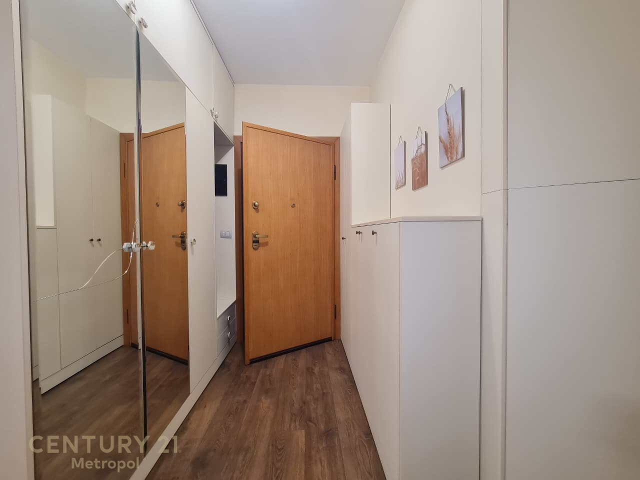 OFROJE PER QIRA APARTAMENT 1+1 NE QENDER-TIRANE!