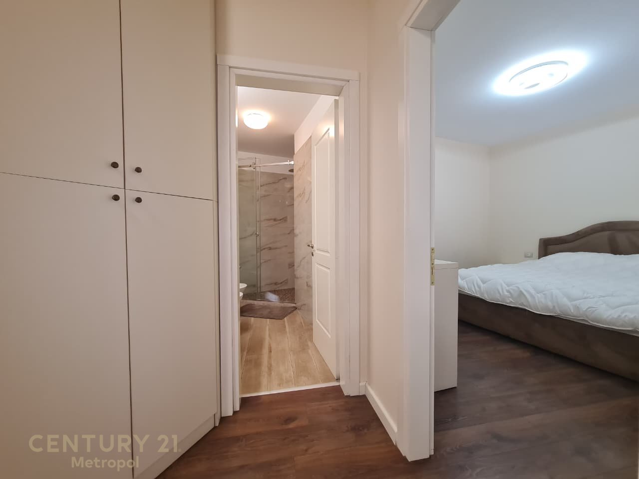 OFROJE PER QIRA APARTAMENT 1+1 NE QENDER-TIRANE!