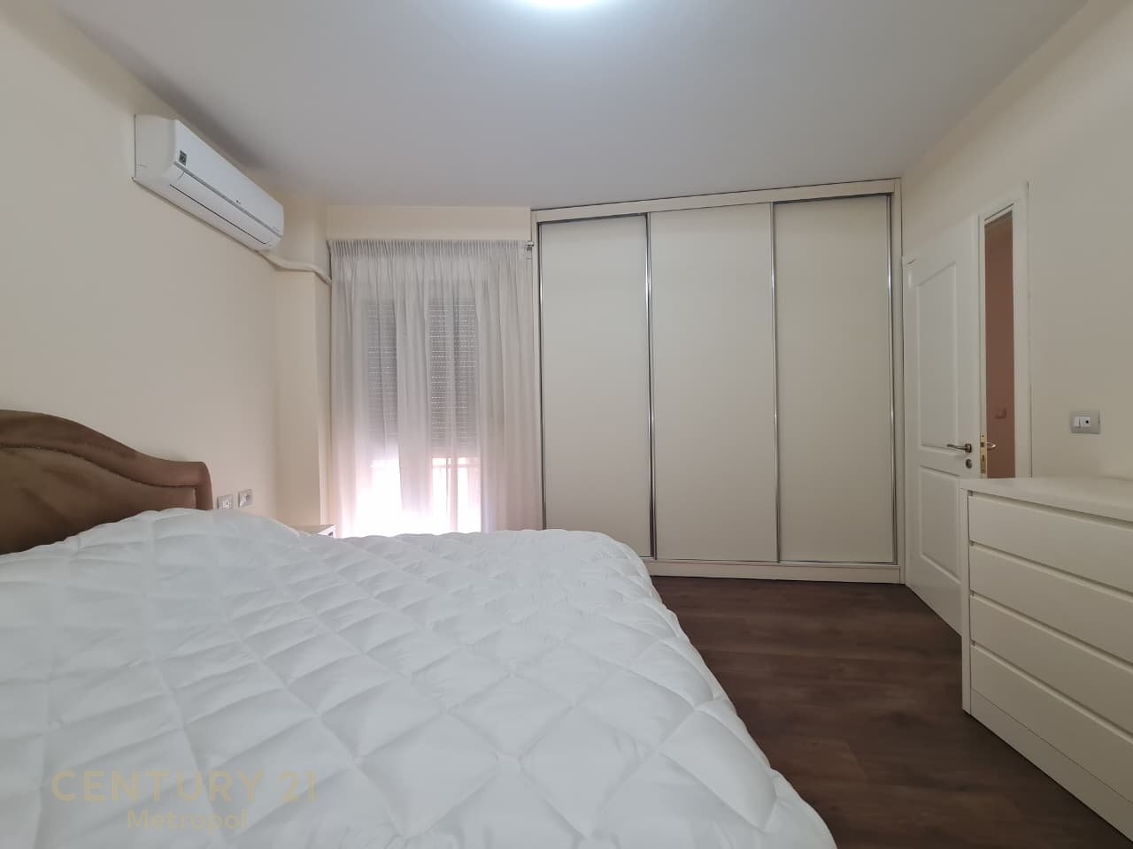 OFROJE PER QIRA APARTAMENT 1+1 NE QENDER-TIRANE!