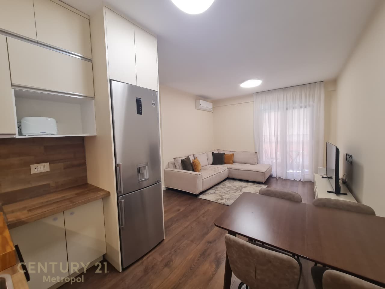 OFROJE PER QIRA APARTAMENT 1+1 NE QENDER-TIRANE!