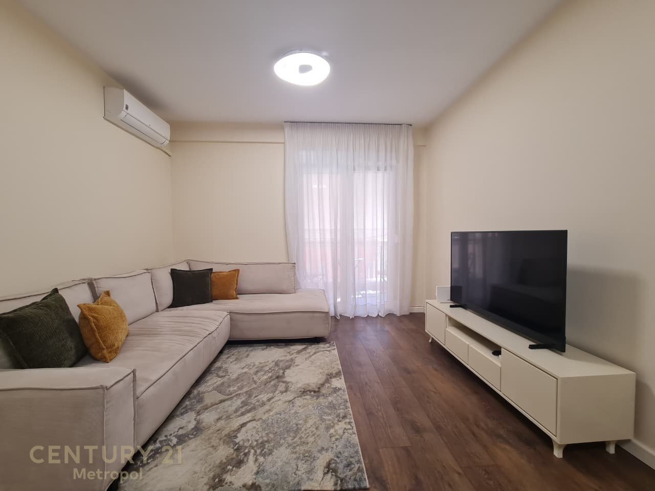 OFROJE PER QIRA APARTAMENT 1+1 NE QENDER-TIRANE!
