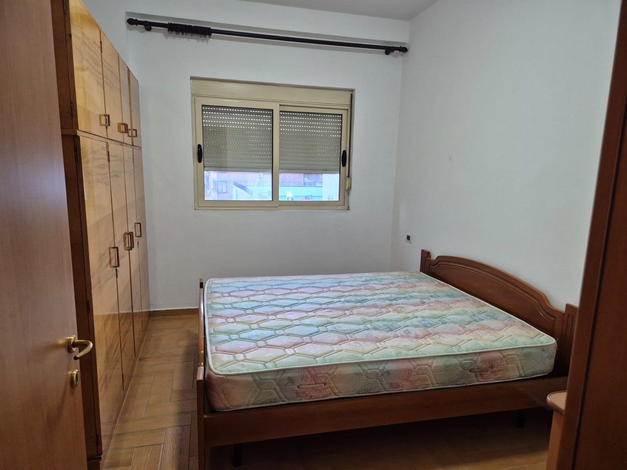 Apartament 2+1 Me Qira në Rruga e Kavajës,perball shkolles Kongresi Manastirit rruga Him Kolli  Tiranë - 700 MIJE LEKE  | 90 m²