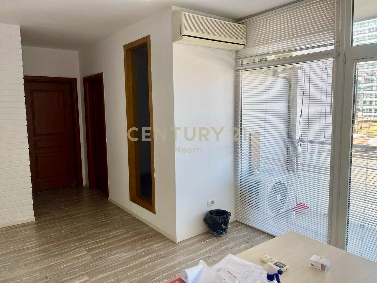 QIRA, ZYRË - 125 m2 me POST PARKIMI, LICEU ARTISTIK‼️