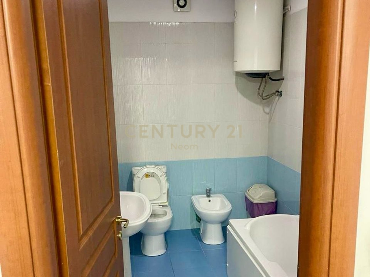 QIRA, ZYRË - 125 m2 me POST PARKIMI, LICEU ARTISTIK‼️