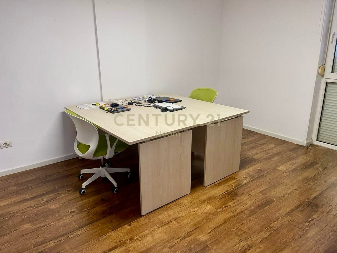 QIRA, ZYRË - 125 m2 me POST PARKIMI, LICEU ARTISTIK‼️