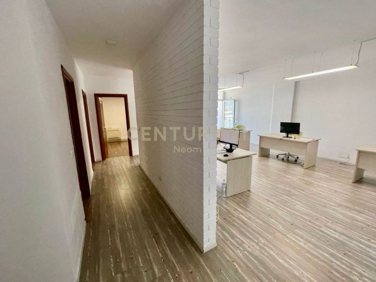 QIRA, ZYRË - 125 m2 me POST PARKIMI, LICEU ARTISTIK‼️